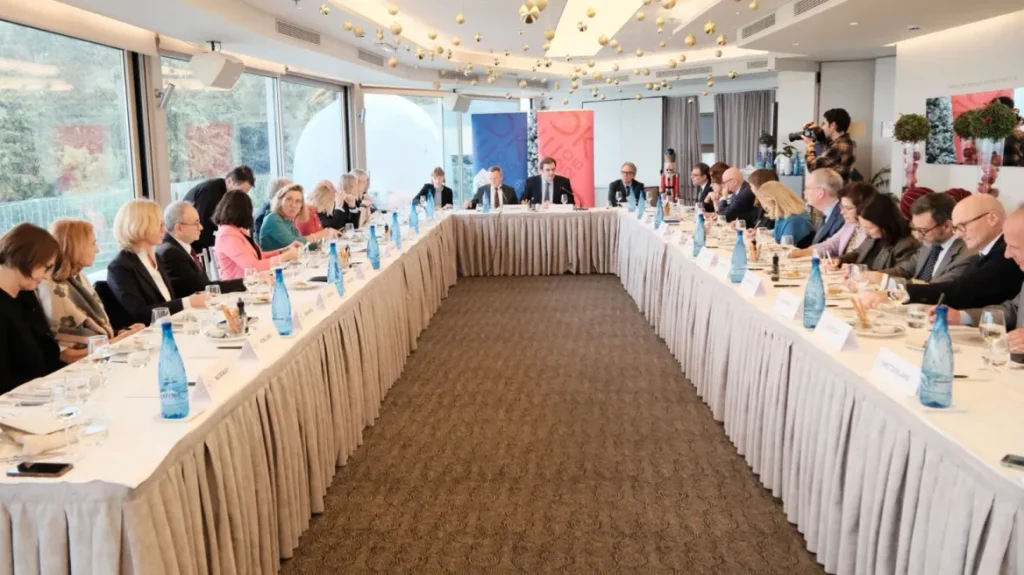 Συνάντηση Κ.Πιερρακάκη με πρέσβεις ΕΕ: «Η Ευρώπη χρειάζεται επιτάχυνση μεταρρυθμίσεων και δημοσιονομική ισορροπία»