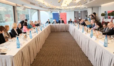 Συνάντηση Κ.Πιερρακάκη με πρέσβεις ΕΕ: «Η Ευρώπη χρειάζεται επιτάχυνση μεταρρυθμίσεων και δημοσιονομική ισορροπία»