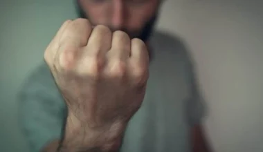 Βόλος: Nεαρή κατήγγειλε πως ο πατέρας της την γρονθοκόπησε επειδή είχε βγει από το σπίτι