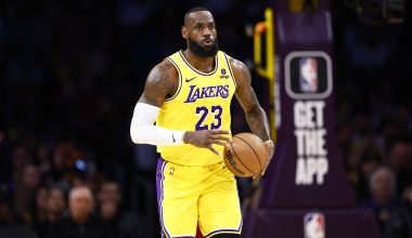 Ο αλτρουιστής Λεμπρόν «θυσίασε» το απίθανο σερί των 10+ πόντων σε 1297 παιχνίδια για τη νίκη των Λέικερς (βίντεο)