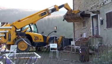 54χρονος στην Ιταλία αθωώθηκε για τη δολοφονία του γείτονά του έπειτα από επίθεση με… εκσκαφέα