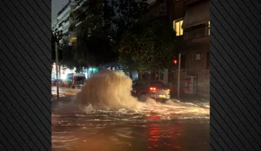 Ο δήμος Καλλιθέας απαντά για το «σιντριβάνι» στην οδό Σκρα: Φταίει έργο που μπλόκαρε ο δήμος Μοσχάτου