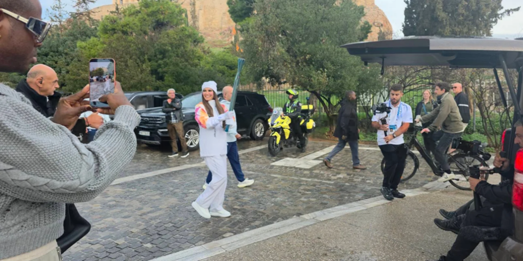 Κ.Γκιλφόιλ: «Τι προνόμιο να τρέξω με την Ολυμπιακή φλόγα κάτω από την Ακρόπολη»