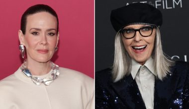 Σάρα Πόλσον: Δάκρυσε η ηθοποιός όταν διάβασε τα μηνύματα της εκλιπούσης Ν.Κίτον μπροστά στον κόσμο (βίντεο)