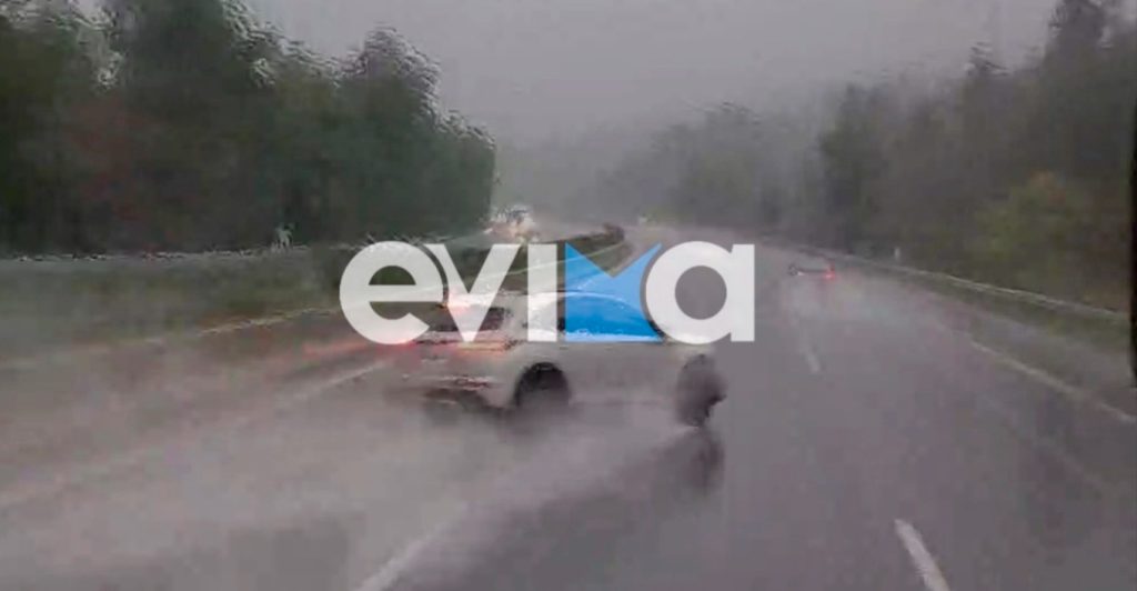 Σοκαριστικό τροχαίο στη Μαλακάσα: Αυτοκίνητο έπεσε πάνω σε προστατευτικές μπάρες στην Ε.Ο. Αθηνών – Λαμίας (βίντεο)