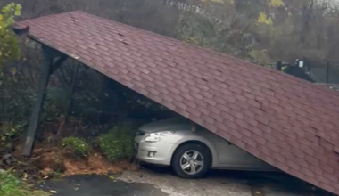 Κακοκαιρία: Αυτοκίνητο στη Φλώρινα καταπλακώθηκε μετά από κατολίσθηση