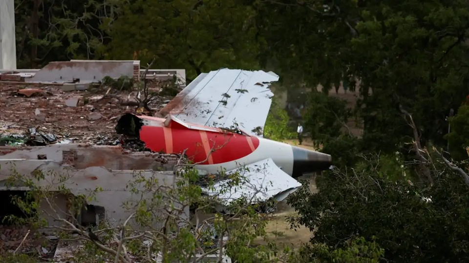 Στο «μικροσκόπιο» νέα στοιχεία για τη συντριβή του αεροσκάφους της Air India τον Ιούνιο