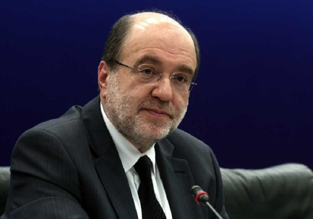 Μόνο ο πρώην υπουργός Τ.Αλεξιάδης ξέφυγε από την «ψυχρολουσία του εξώστη» και αυτός με «ντρίπλα»