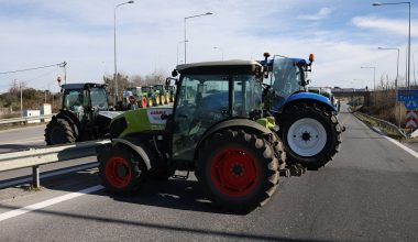 Αγροτικές κινητοποιήσεις: Κλειστά και τα δύο ρεύματα κυκλοφορίας της εθνικής οδού Αθηνών – Λαμίας