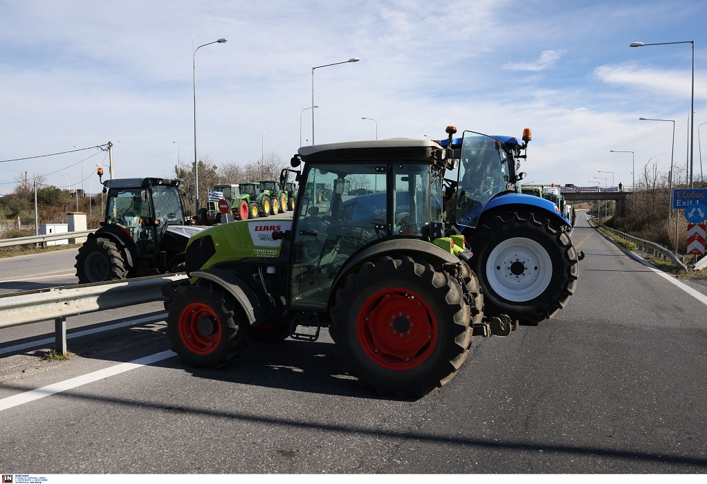 Αγροτικές κινητοποιήσεις: Κλειστά και τα δύο ρεύματα κυκλοφορίας της εθνικής οδού Αθηνών – Λαμίας