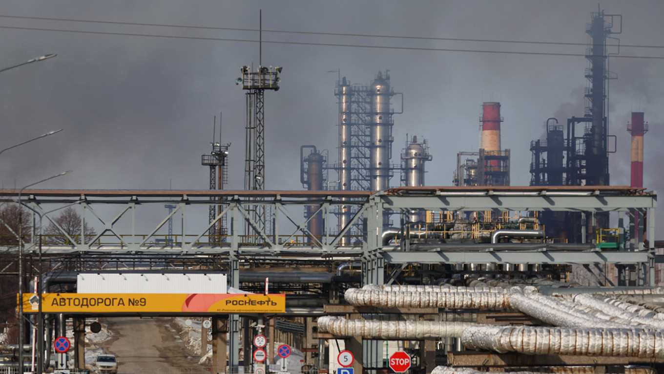 Βίντεο: Ουκρανικά drones έπληξαν το ρωσικό διυλιστήριο πετρελαίου της Ριαζάν