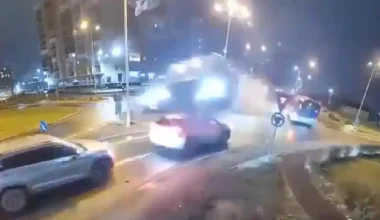 Ρουμανία: H στιγμή που αυτοκίνητο «απογειώνεται» στον αέρα αφού ο οδηγός έχασε τον έλεγχο – Δείτε βίντεο