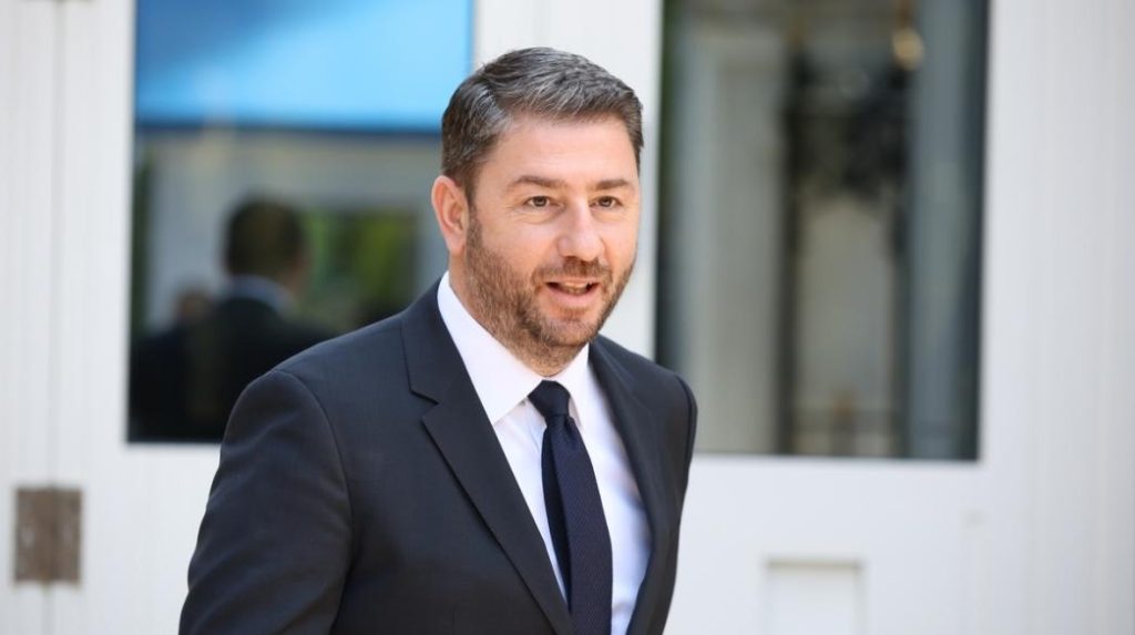 Στο ΠΑΣΟΚ λένε ότι δεν ανησυχούν για την επανοδο Τσίπρα – Ούτε αυτός ανησυχεί… γι’ αυτούς