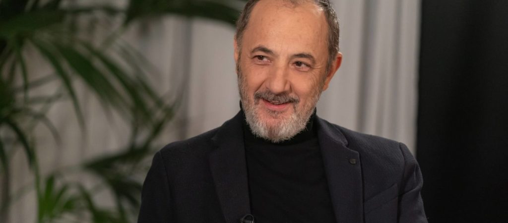 Σ.Μάινας για τον πατέρα του: «Είχαμε καλή σχέση παρόλο που με την μητέρα μου είχαν χωρίσει όταν ήμουν τεσσάρων»