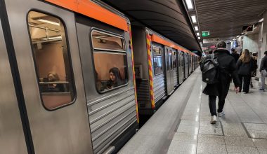 Κανονικά η κυκλοφορία των οχημάτων στο κέντρο της Αθήνας: Άνοιξαν οι σταθμοί του μετρό «Σύνταγμα» κι «Πανεπιστήμιο»