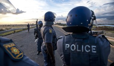 Με μαφιόζικο τρόπο δολοφονήθηκε μάρτυρας για διαφθορά σε μία από τις μεγαλύτερες δίκες στη Νότια Αφρική