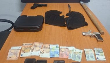 Στα «δίχτυα» της ΕΛΑΣ η συμμορία που έκλεβε καταστήματα τυχερών παιγνίων στον Βύρωνα (φωτο)