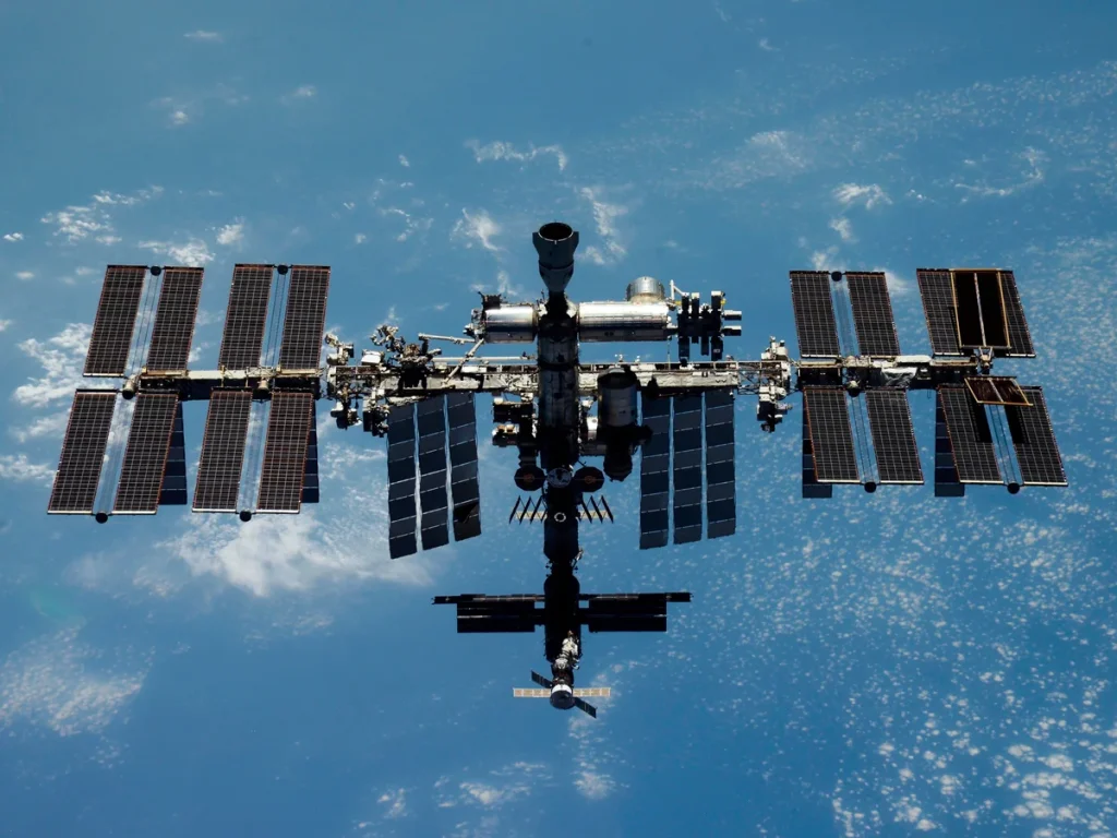 Δύσκολο το παρκάρισμα ακόμα και στο διάστημα: Κατειλημμένες όλες οι θέσεις πρόσδεσης στον ISS (βίντεο)