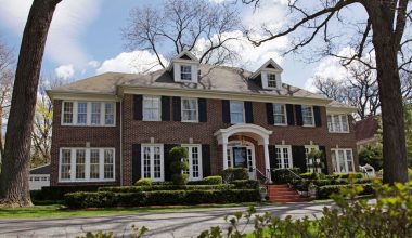 Δείτε πώς είναι σήμερα το σπίτι του Κέβιν από το «Μόνος στο σπίτι» – Οι κανόνες για τους επισκέπτες (φώτο)