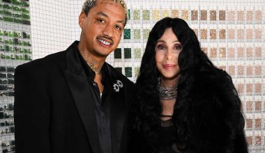 Η 80χρονη Cher αδιαφορεί για τις κριτικές: Σχεδιάζει να παντρευτεί τον κατά 40 χρόνια νεότερο σύντροφό της