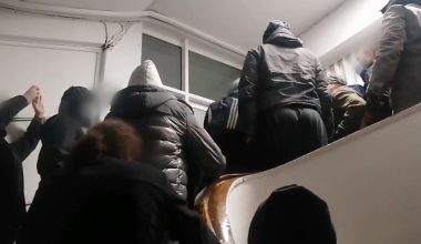 Λάρισα: Mέλη του Ρουβίκωνα «εισέβαλαν» στα γραφεία του ΟΠΕΚΕΠΕ