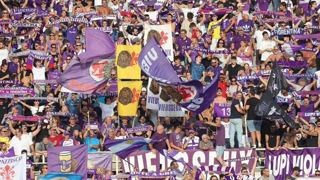 «Καρκίνο σε ό,τι αγαπάτε – Να πεθάνουν τα παιδιά σας»: Σοκάρουν τα μηνύματα των οπαδών της Φιορεντίνα στους παίκτες