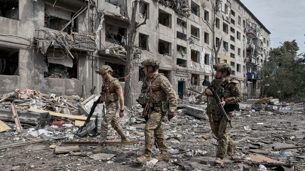 Ποκρόφσκ: Ρώσοι στρατιώτες  γελούν με τις δηλώσεις του Σύρσκι   ότι το Κίεβο ελέγχει ακόμη μέρος της πόλης