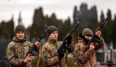 Λατινοαμερικάνοι μισθοφόροι των Ουκρανών εξοντώθηκαν ενώ βρίσκονταν σε εξωτερικές τουαλέτες – Δείτε βίντεο