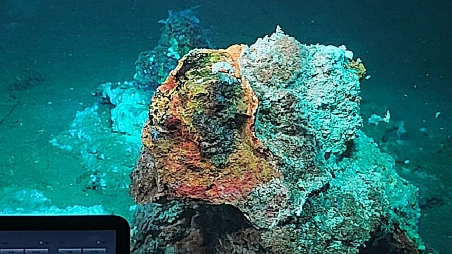 Μήλος: Eρευνητές ανακάλυψαν άγνωστα υποθαλάσσια υδροθερμικά πεδία – Δείτε εικόνες