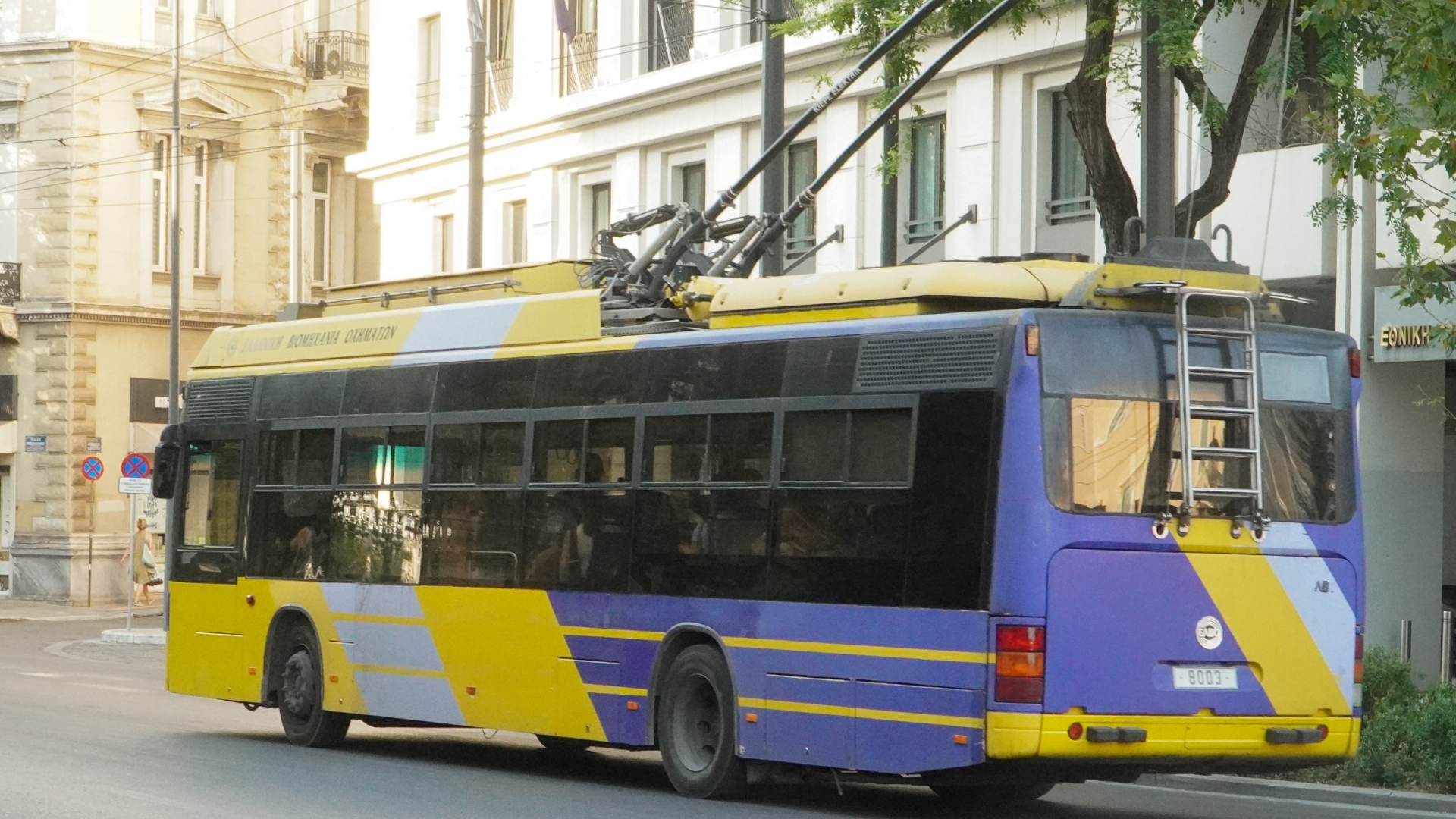 Πειραιάς: Ξεκινάει σήμερα η απομάκρυνση των καλωδίων των τρόλεϊ