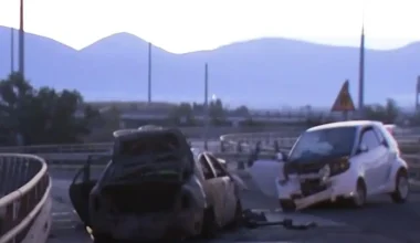 Π.Φάληρο: Οδηγός μπήκε στο αντίθετο ρεύμα και συγκρούστηκε με διερχόμενο ΙΧ – Το όχημα κάηκε ολοσχερώς