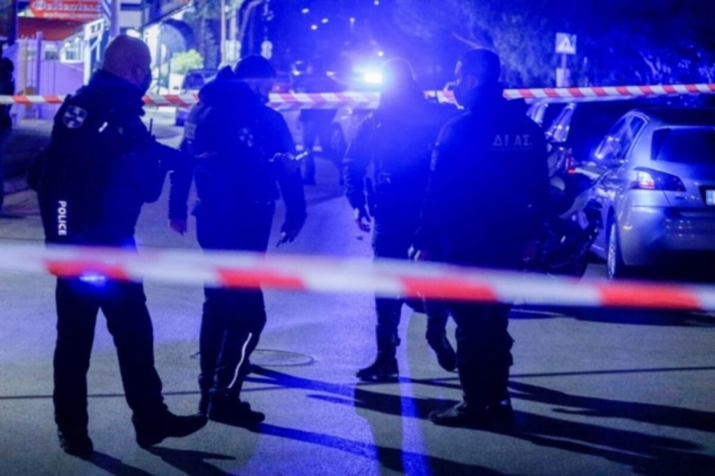 «Βροχή» από μολότοφ στο αστυνομικό τμήμα Κυψέλης!