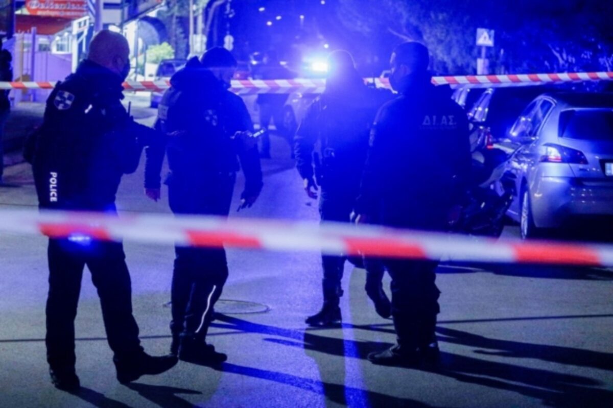 «Βροχή» από μολότοφ στο αστυνομικό τμήμα Κυψέλης!