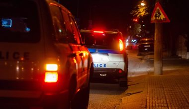 «Βροχή» από μολότοφ στο αστυνομικό τμήμα Κυψέλης!