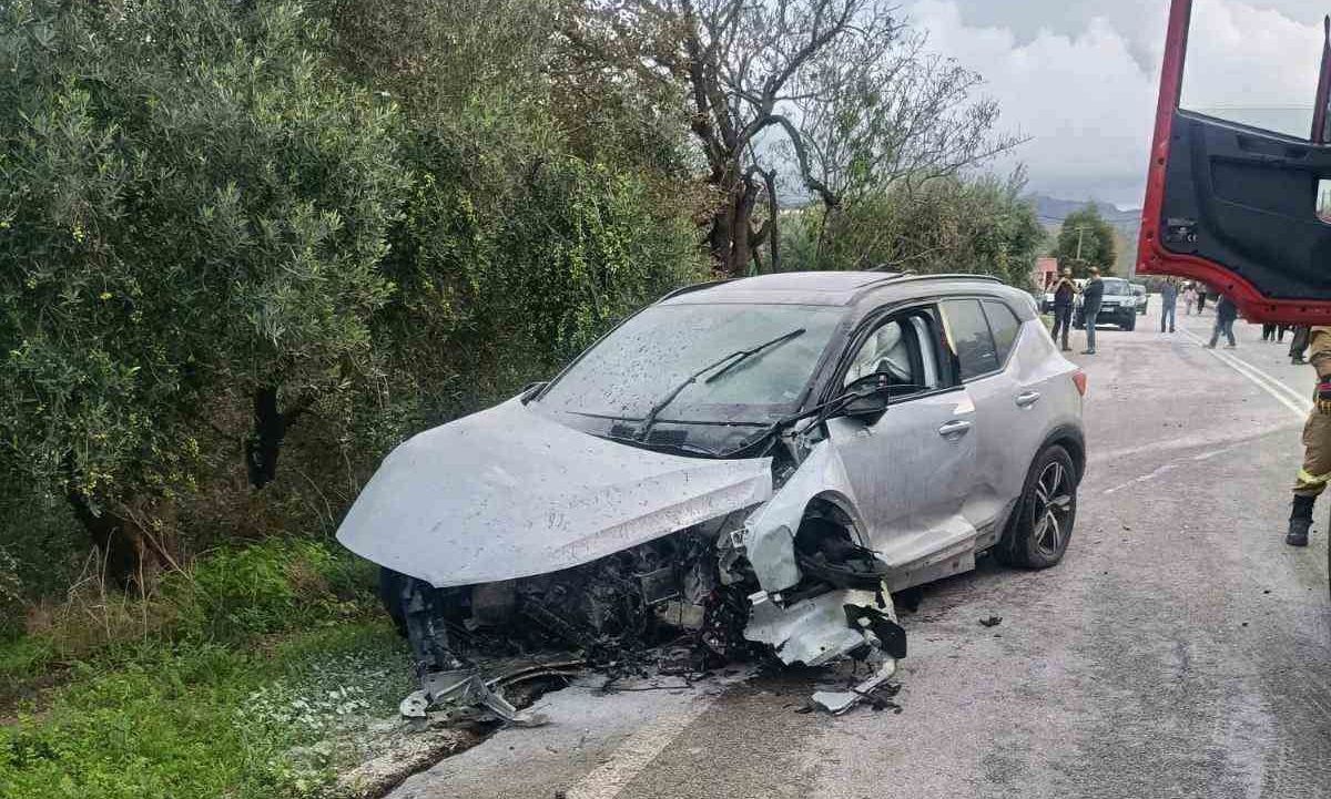 Σοβαρό τροχαίο στην Κίσσαμο Χανίων: Αυτοκίνητο διαλύθηκε μετά τη σύγκρουση με άλλο όχημα (φωτο)