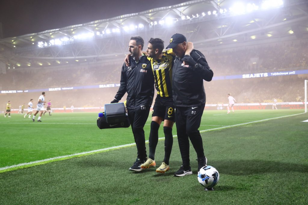 Σοβαρός τραυματισμός για τον Μ.Γκατσίνοβιτς: Αποχώρησε υποβασταζόμενος – Αγωνία στην ΑΕΚ