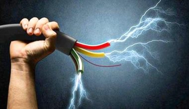 Θρακομακεδόνες: 14χρονος μαθητής Γυμνασίου υπέστη ηλεκτροπληξία από καλώδιο που προεξείχε στο σχολείο (βίντεο)