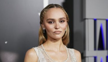 Λίλι Ρόουζ Ντεπ: Η μεγάλη αλλαγή στην εμφάνισή της για τις ανάγκες της νέας της ταινίας – Δείτε φωτογραφίες