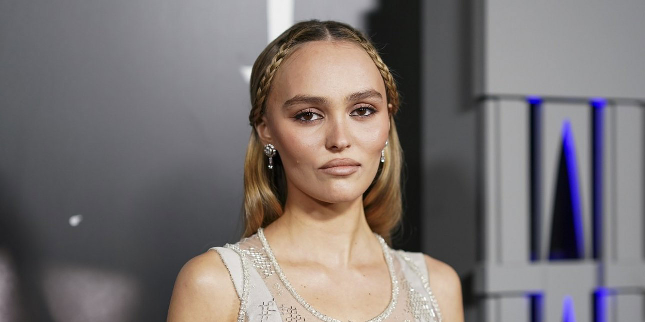 Λίλι Ρόουζ Ντεπ: Η μεγάλη αλλαγή στην εμφάνισή της για τις ανάγκες της νέας της ταινίας – Δείτε φωτογραφίες