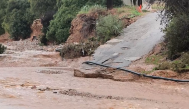 Κακοκαιρία Byron: Η επιχείρηση διάσωσης μητέρας και βρέφους 6 μηνών που είχαν εγκλωβιστεί στη Μάνδρα (φώτο)
