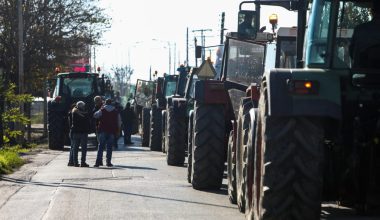 Βίντεο: Οι αγρότες και οι κτηνοτρόφοι μπήκαν στην πόλη της Πάτρας!