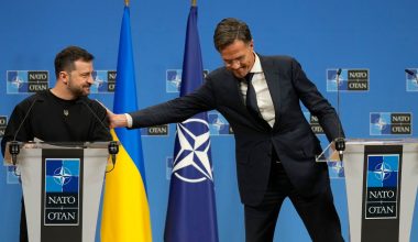 Στις Βρυξέλλες έφτασε ο Β.Ζελένσκι: Συναντάται με τον Μ.Ρούτε (βίντεο)