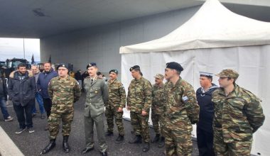 Πρωτοφανές: Ομάδες στρατιωτών ενώνονται με τους εξεγερμένους αγρότες!