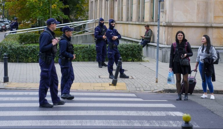 Πολωνία: Προφυλακίστηκαν οι τρεις Ουκρανοί που συνελήφθησαν για ηλεκτρονική πειρατεία