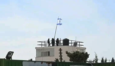 Ιερουσαλήμ: H αστυνομία εισέβαλε στα γραφεία της UNRWA – Ύψωσε την ισραηλινή σημαία