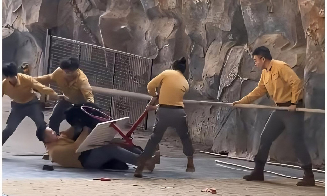 Πανικός σε ζωολογικό κήπο της Κίνας: Αρκούδα επιτέθηκε σε εκπαιδευτή της για μια τσάντα μήλα – Δείτε βίντεο