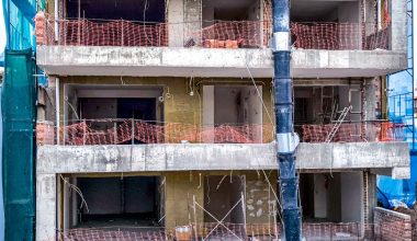 Εργατικό ατύχημα στην Πάτρα: Σε κρίσιμη κατάσταση ο οικοδόμος που έπεσε από κτήριο