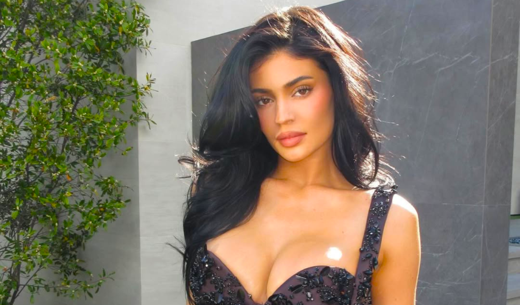 Η σέξι εμφάνιση της Κ.Τζένερ σε πρεμιέρα ταινίας στο Λος Άντζελες (φωτο)