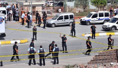 Βίντεο: Άγρια δολοφονία στην Κωνσταντινούπολη για μια θέση στάθμευσης – Γείτονας πυροβόλησε δύο αδέρφια