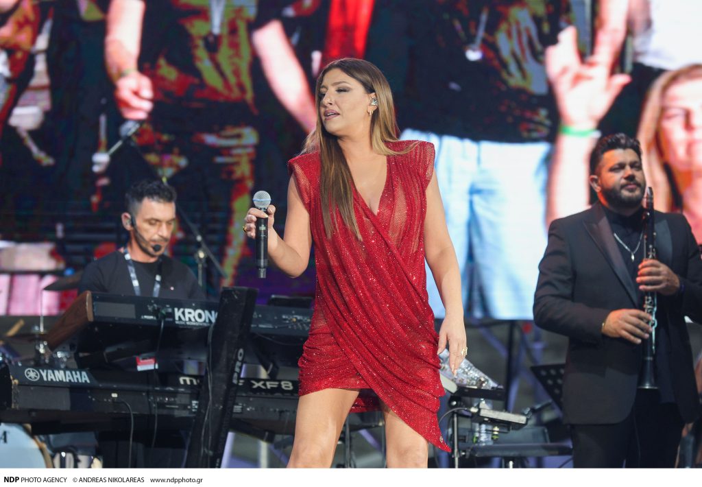 Στο νοσοκομείο παραμένει η Έλενα Παπαρίζου: Τα νεότερα για την υγεία της